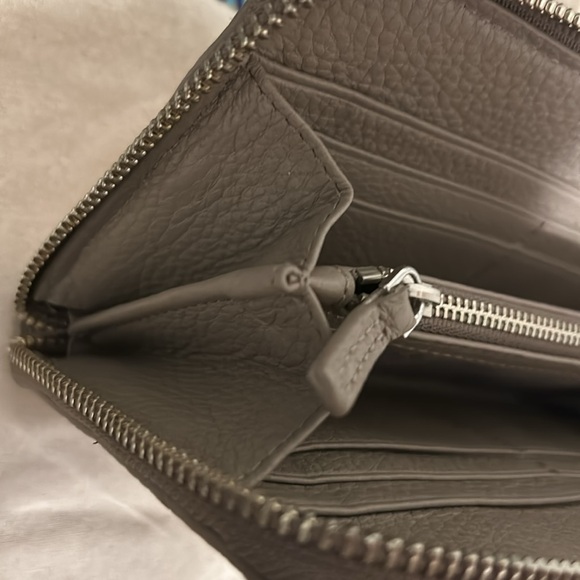 Tory Burch Pebble Colorblock Long Wallet with Dust Bag - Picture 13 of 17